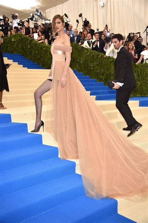 gigi hadid met gala 2017